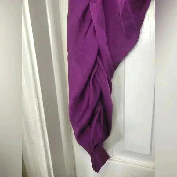 V neck belted top - Picture 13 of 16